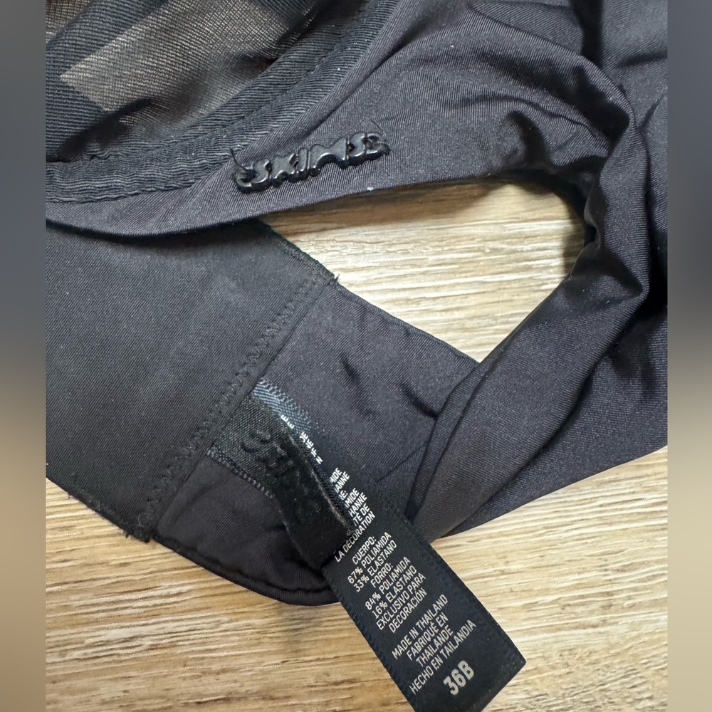 SKIMS — NO SHOW MOLDED UNLINED BALCONETTE BRA - Picture 5 of 10